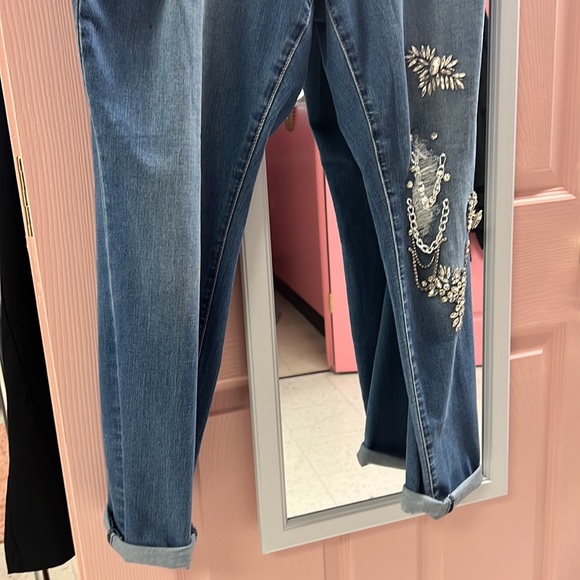 Women’s denim high-rise 16 W with rhinestones n chains and slightly distress - Picture 5 of 6